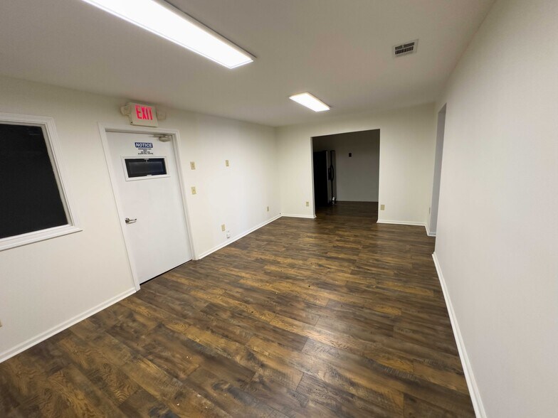 More Photos Of 3496 Peachtree Pky, Suwanee Service For Lease