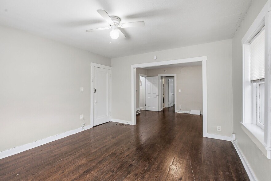 More Photos Of 1109 W 40th St, Kansas City Apartments For Sale