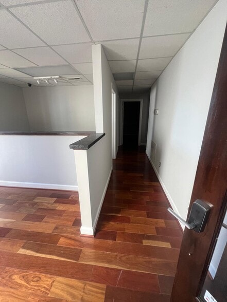 More Photos Of 1211-1221 Mall Dr, Richmond Office For Lease