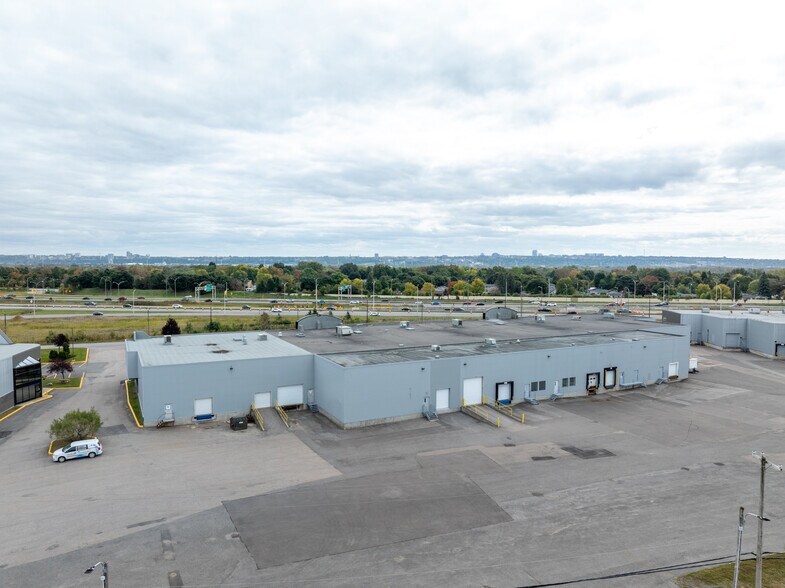 More Photos Of 2500 Rue Jean-Perrin, Québec Unknown For Lease