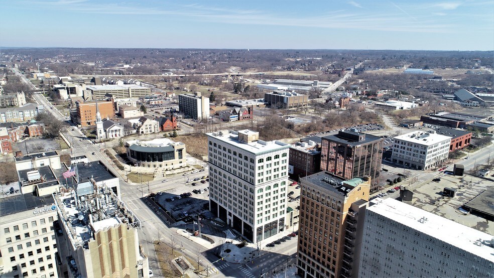 More Photos Of 44 E Federal Plz, Youngstown Hotel For Lease