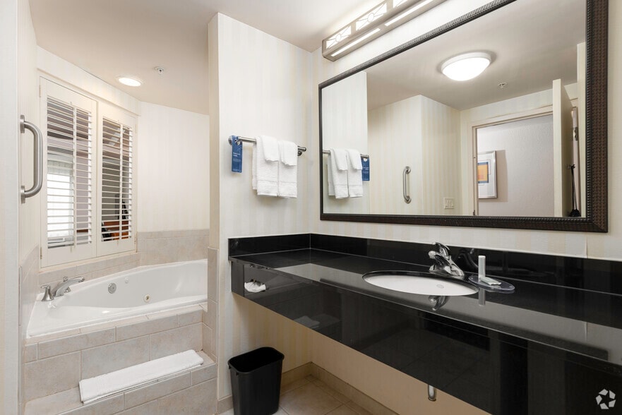 More Photos Of 4355 W New Haven Ave, Melbourne Hotel For Sale