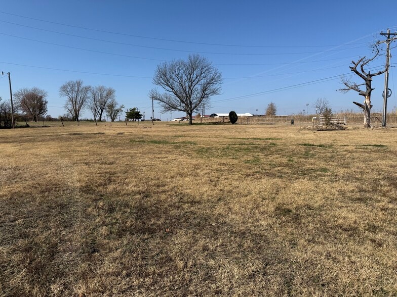 More Photos Of 42507 Garretts Lake Rd, Shawnee Flex For Sale