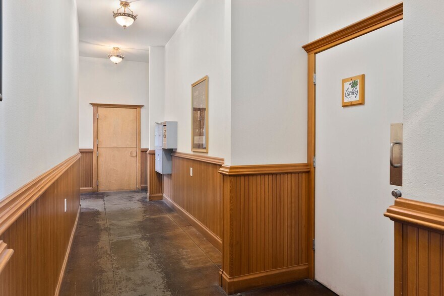 More Photos Of 102 S 1st Ave, Sandpoint Storefront Retail Office For Sale