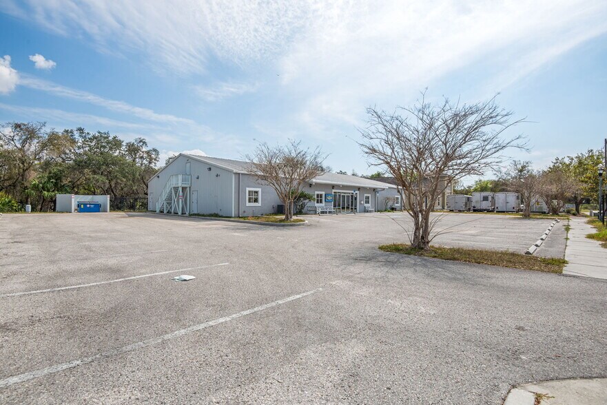 More Photos Of 8361 Stone Run Ct, Tampa Office For Sale