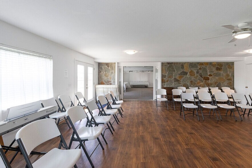 More Photos Of 58225 US-60, Fairland General Retail For Sale