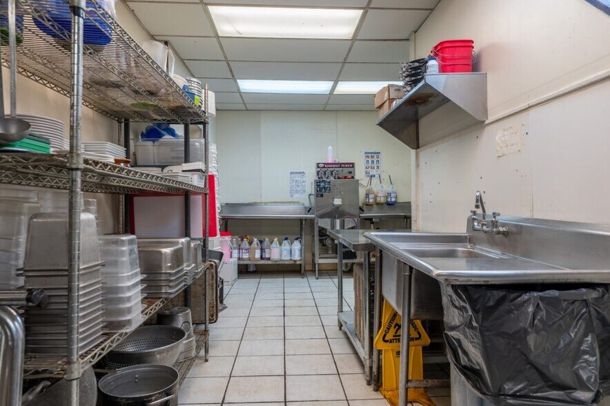 More Photos Of 110 S Broadway St, New Philadelphia Storefront Retail Office For Sale