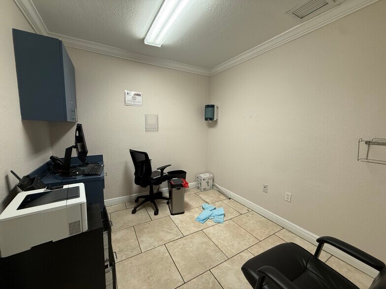 More Photos Of 9611 SW 40th St, Miami Medical For Sale