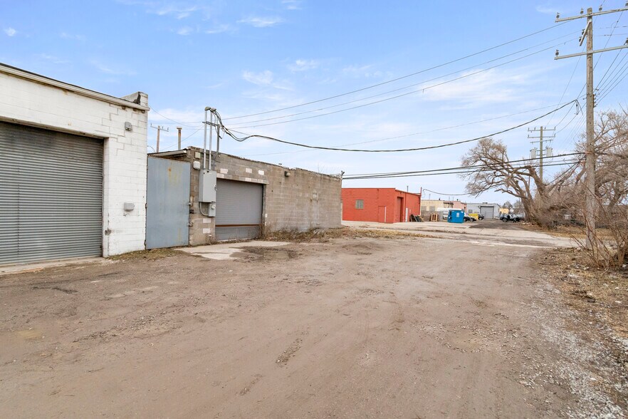 More Photos Of 6870 E Davison St, Hamtramck Industrial For Sale