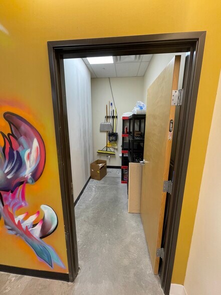 More Photos Of 180 S Union Blvd, Lakewood Storefront For Lease