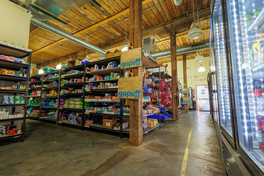 More Photos Of 901-965 Northwest Blvd, Winston-Salem Flex For Lease