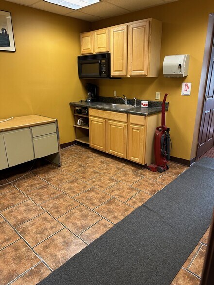 More Photos Of 81 Western Industrial Dr, Cranston Warehouse For Sale