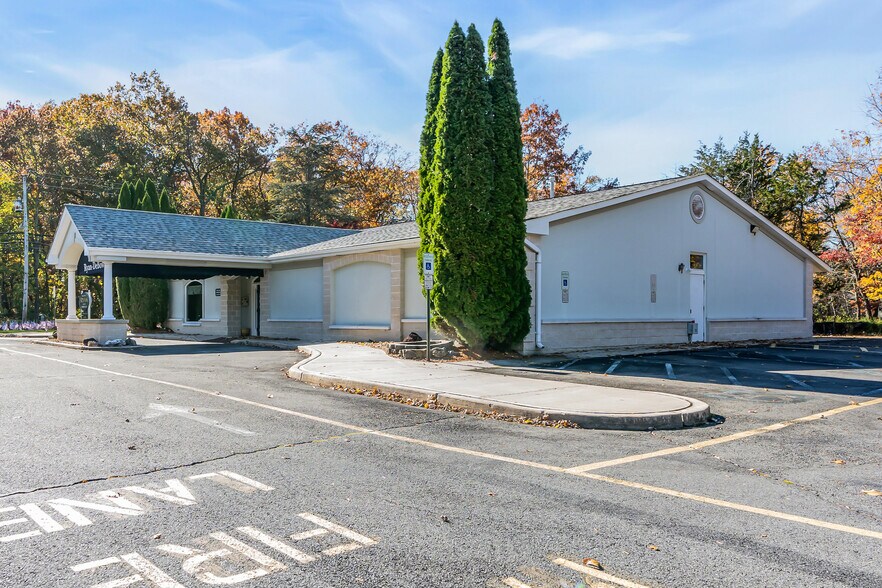 More Photos Of 150 W Veterans Hwy, Jackson Funeral Home For Sale