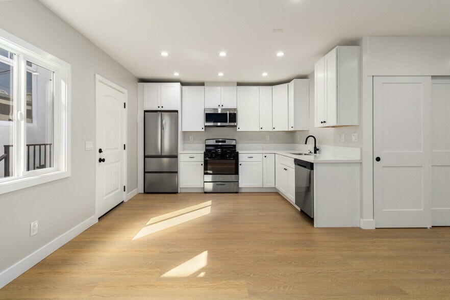 More Photos Of 1827 E 4th St, Long Beach Apartments For Sale