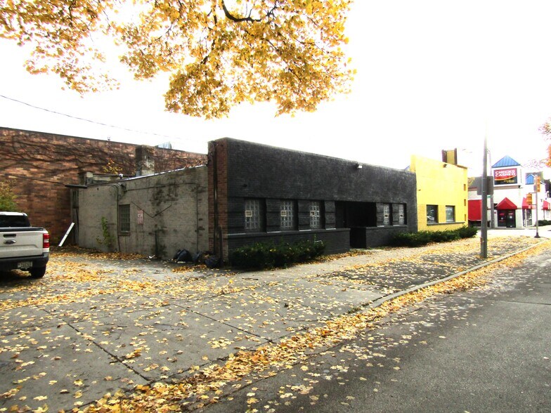 More Photos Of 4534 W North Ave, Milwaukee Daycare Center For Lease