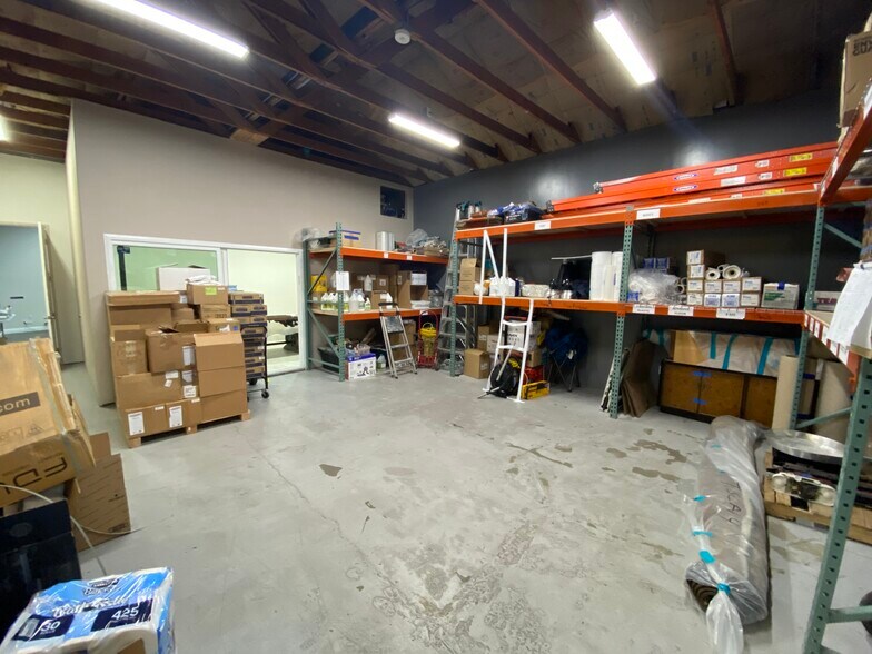 More Photos Of 7234 Owensmouth Ave, Canoga Park Freestanding For Lease