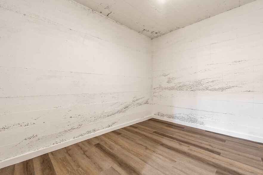 More Photos Of 2506 E Washington St, Indianapolis General Retail For Sale