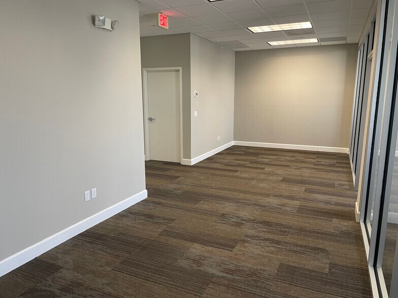 More Photos Of 320 1st St N, Jacksonville Beach Office Residential For Sale