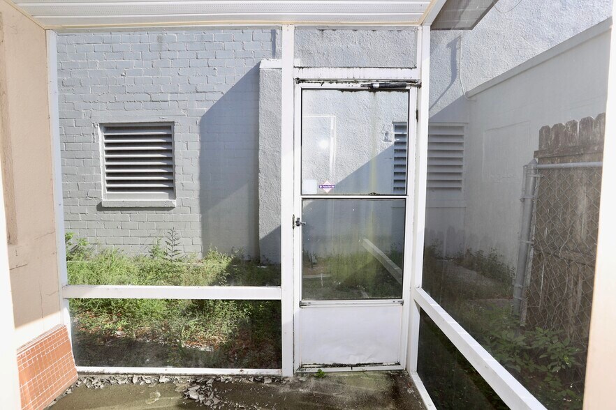 More Photos Of 240 S 1st St, Lake Wales Office For Sale