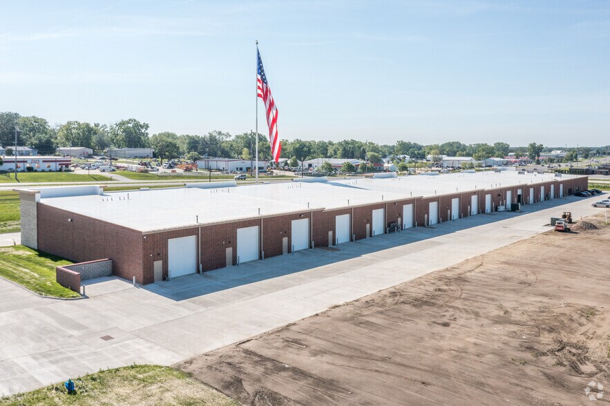 More Photos Of 5548 NW 2nd St, Des Moines Light Distribution For Lease