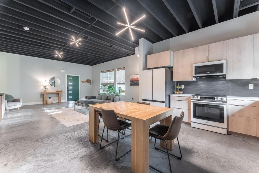 More Photos Of 13870 HWY 279, Gravette Flex For Sale