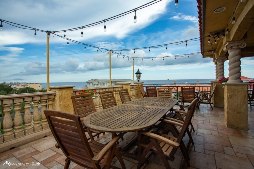 More Photos Of 935 Beachview Dr, Saint Simons Island Hotel For Sale