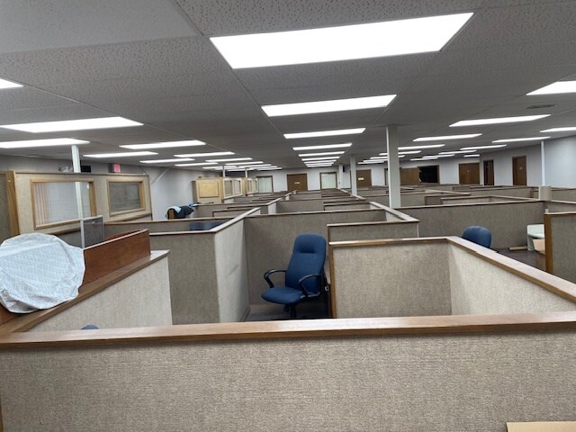 More Photos Of 2700 N Belt Hwy, Saint Joseph Office For Sale