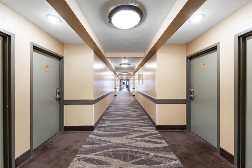 More Photos Of 1450 S Auto Mall Dr, St George Hotel For Sale