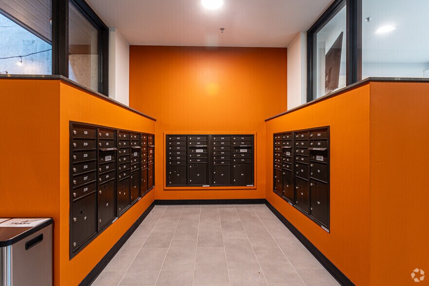 More Photos Of 206 5th Ave S, Seattle Apartments For Lease