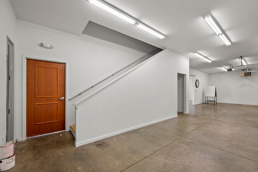 More Photos Of 8017 N Point Blvd, Winston-Salem Industrial For Lease