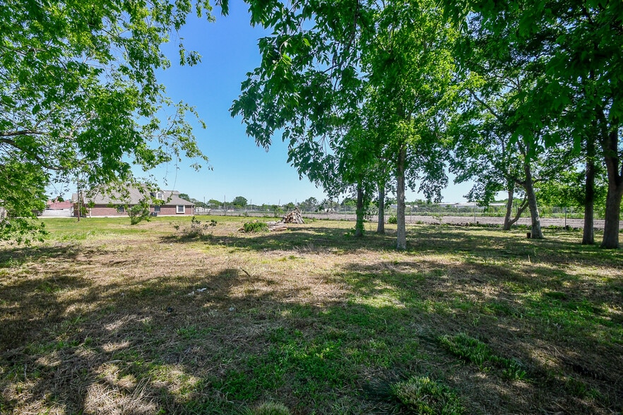More Photos Of 1411 1/2 Guadalupe St, Stafford Office Residential For Sale