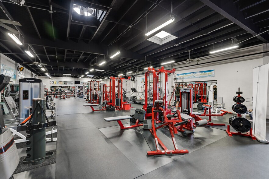 More Photos Of 640 Terminal Way, Costa Mesa Light Manufacturing For Lease
