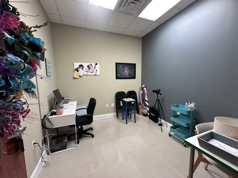 More Photos Of 8810 Commodity Cir, Orlando Coworking Space