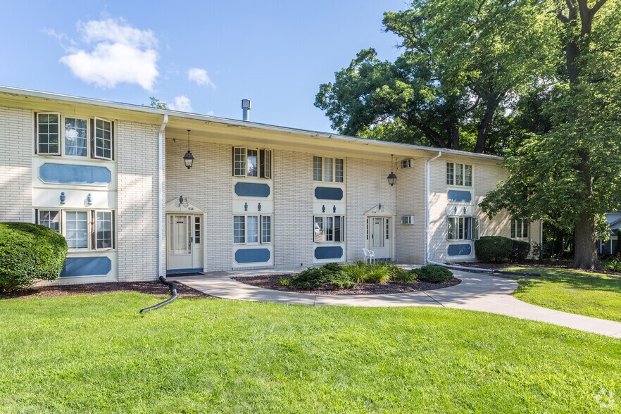 More Photos Of 1718 9th Ave, Moline Apartments For Sale