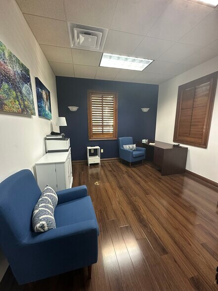 More Photos Of 6628 Bryant Irvin Rd, Fort Worth Office For Sale