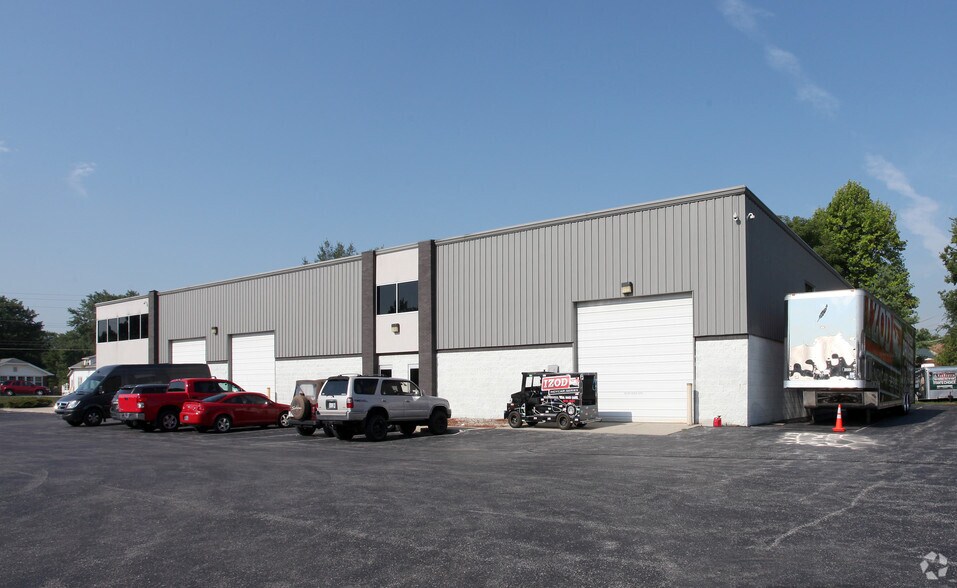More Photos Of 2 Gasoline Aly, Indianapolis Warehouse For Lease