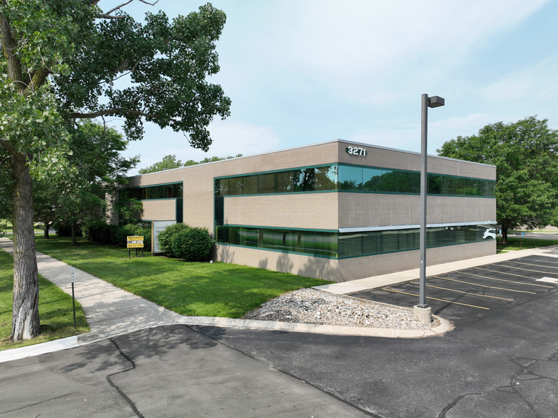 Primary Photo Of 3271 Five Points Dr, Auburn Hills Medical For Sale