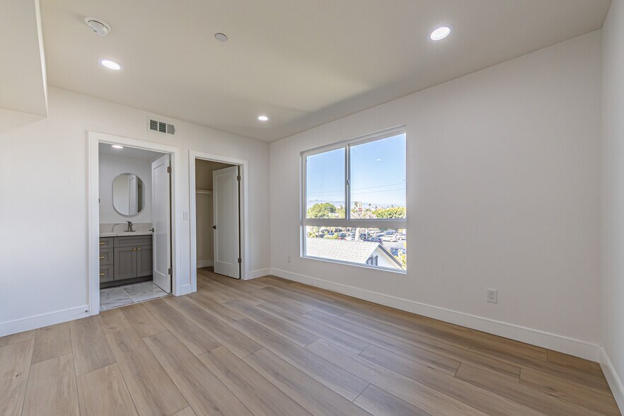 More Photos Of 5436 Romaine St, Los Angeles Apartments For Sale