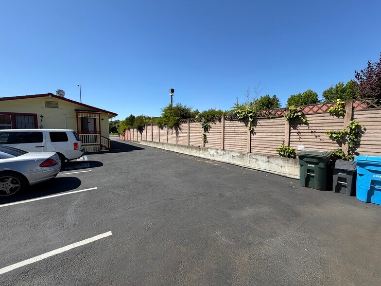 More Photos Of 720 E Washington St, Petaluma Office For Sale