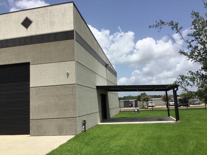 More Photos Of 8152 Spring Cypress Rd, Spring Light Distribution For Sale