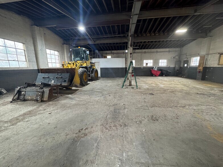 More Photos Of 1 Kingsland Ave, Clifton Warehouse For Lease