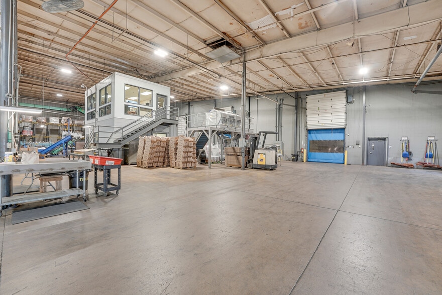 More Photos Of 400 Great Lakes Pky, Bellevue Warehouse For Sale