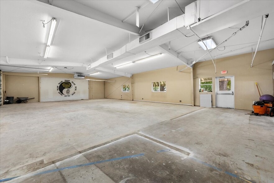 More Photos Of 1901 13th Ave N, Saint Petersburg Distribution For Lease
