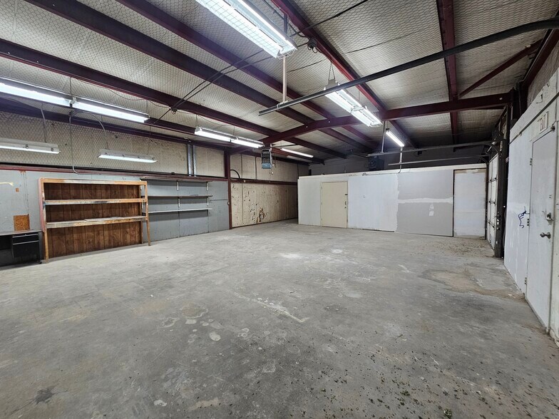 More Photos Of 125 Ruidosa Ave, Abilene Warehouse For Lease