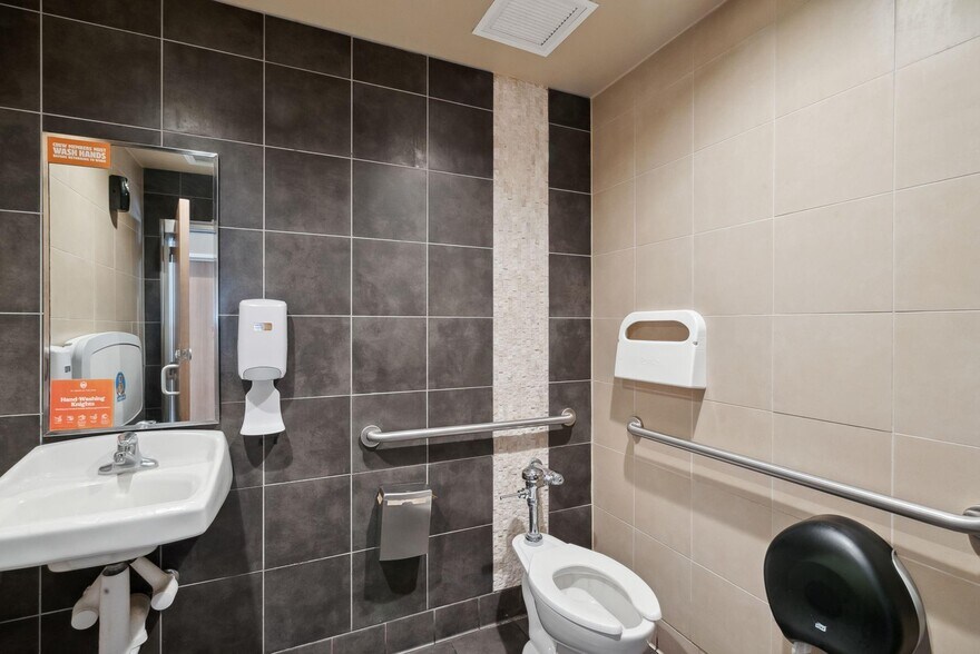 More Photos Of 3011 W Washington St, Stephenville Fast Food For Lease