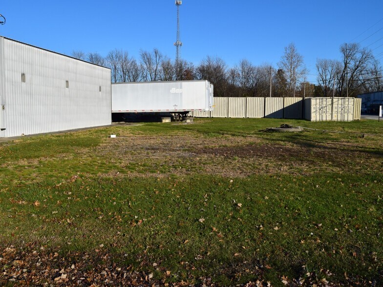 More Photos Of 600 S Camp Ave, Olney Warehouse For Sale