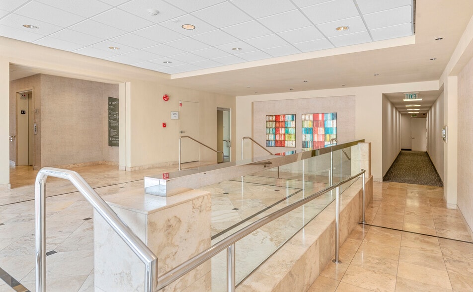 More Photos Of 7590 Fay Ave, La Jolla Unknown For Lease