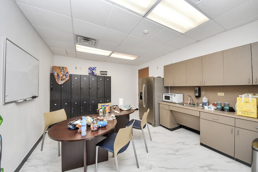 More Photos Of 7012 Barker Cypress Rd, Cypress Office For Sale