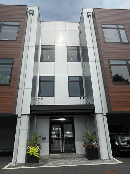 More Photos Of 530 Chestnut St, Union Township Office Residential For Lease