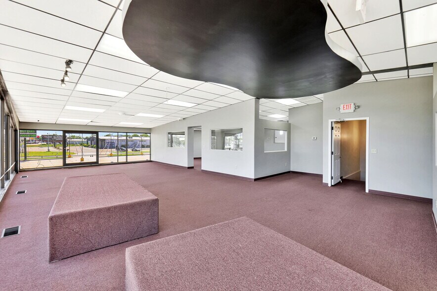 More Photos Of 11209 W Kellogg, Wichita Auto Dealership For Sale